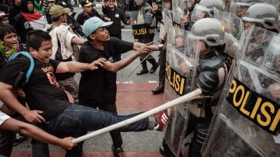 Demonstran Rusuh