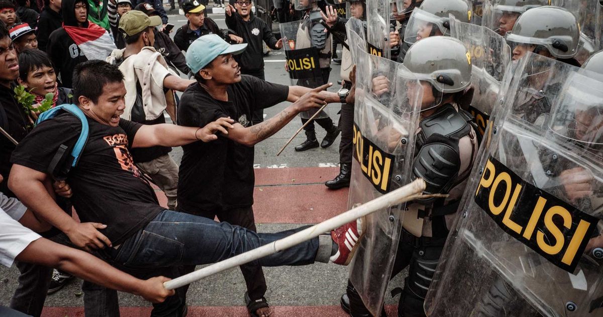 Demonstran Rusuh