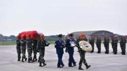 Prajurit TNI Gugur Saat Terjun Payung Presidential Inspection di Teluk Jakarta