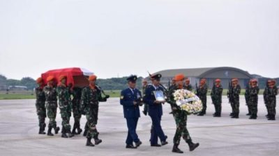 Prajurit TNI Gugur Saat Terjun Payung Presidential Inspection di Teluk Jakarta